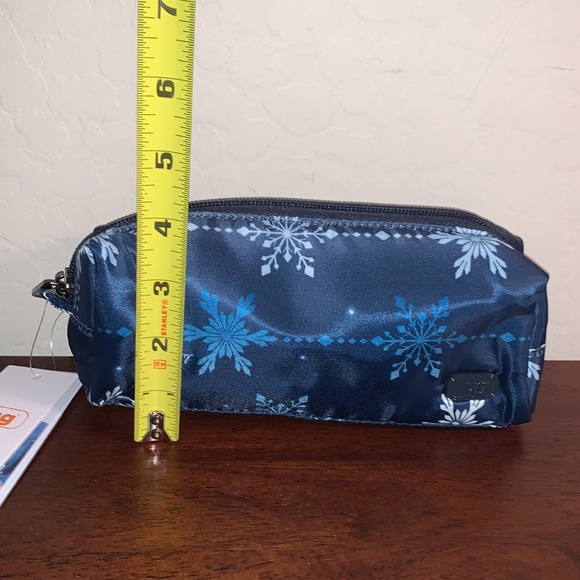 LUG BRAND NEW WITH TAGS SNOWFLAKE NAVY COSMETIC BAG - Picture 7 of 7